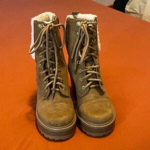 Soda Tan Lace-Up Boots with Fur Lining